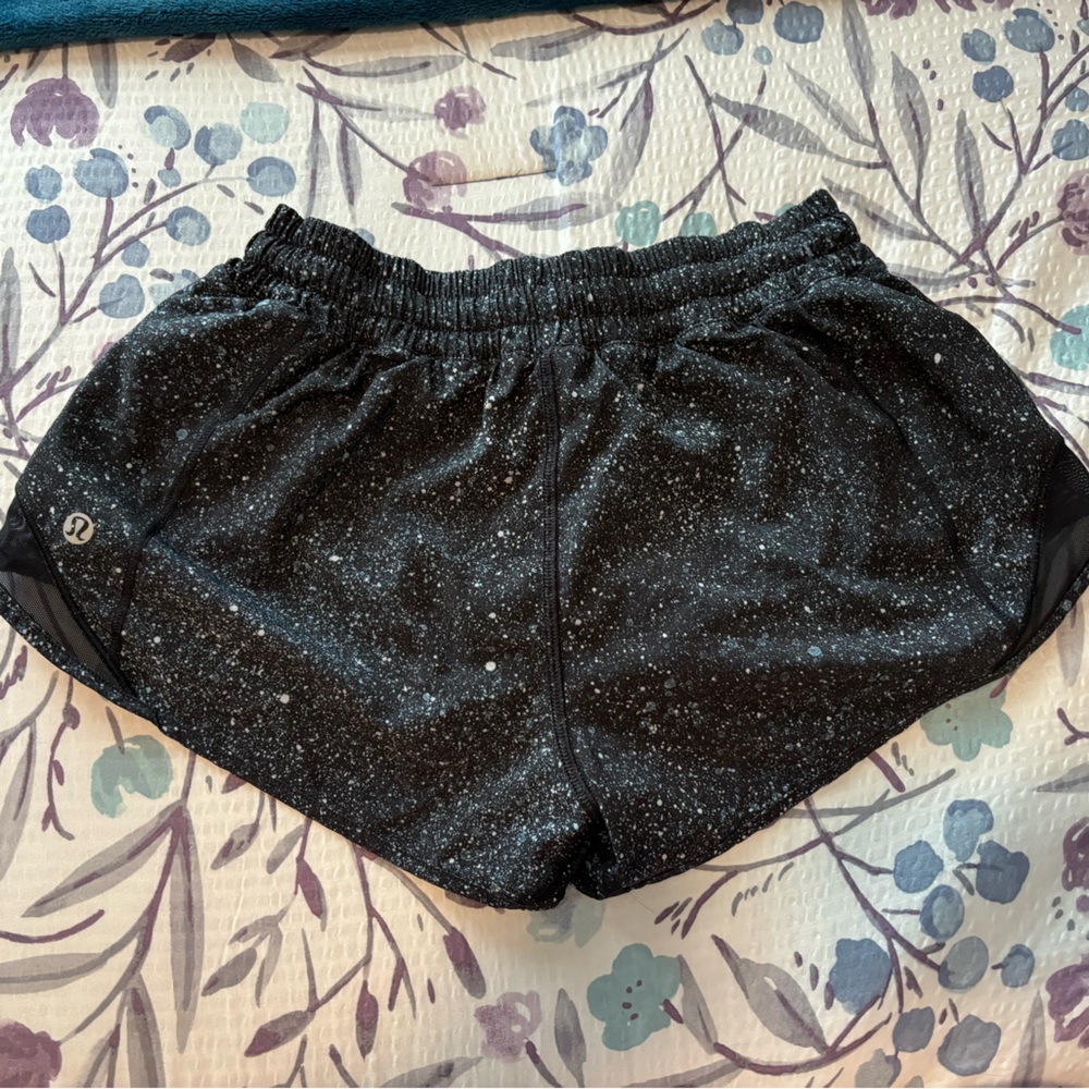 Lululemon Hotty Hot Shorts (2.5 inch inseam)